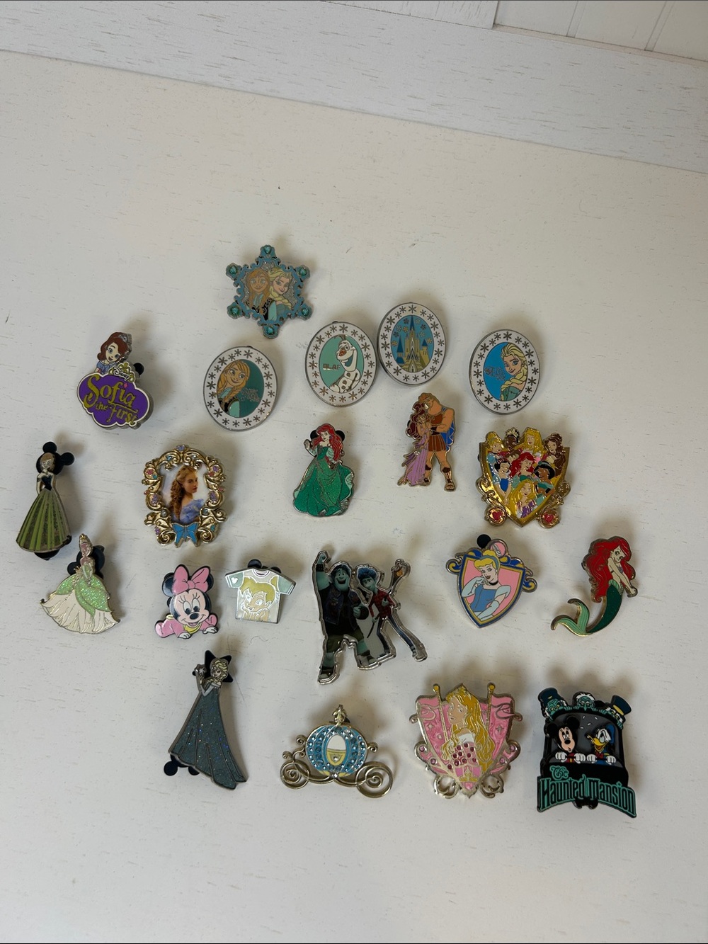 Disney Parks 21 Pin Lot Princess Ariel Cinderella Minnie Haunted Mansion